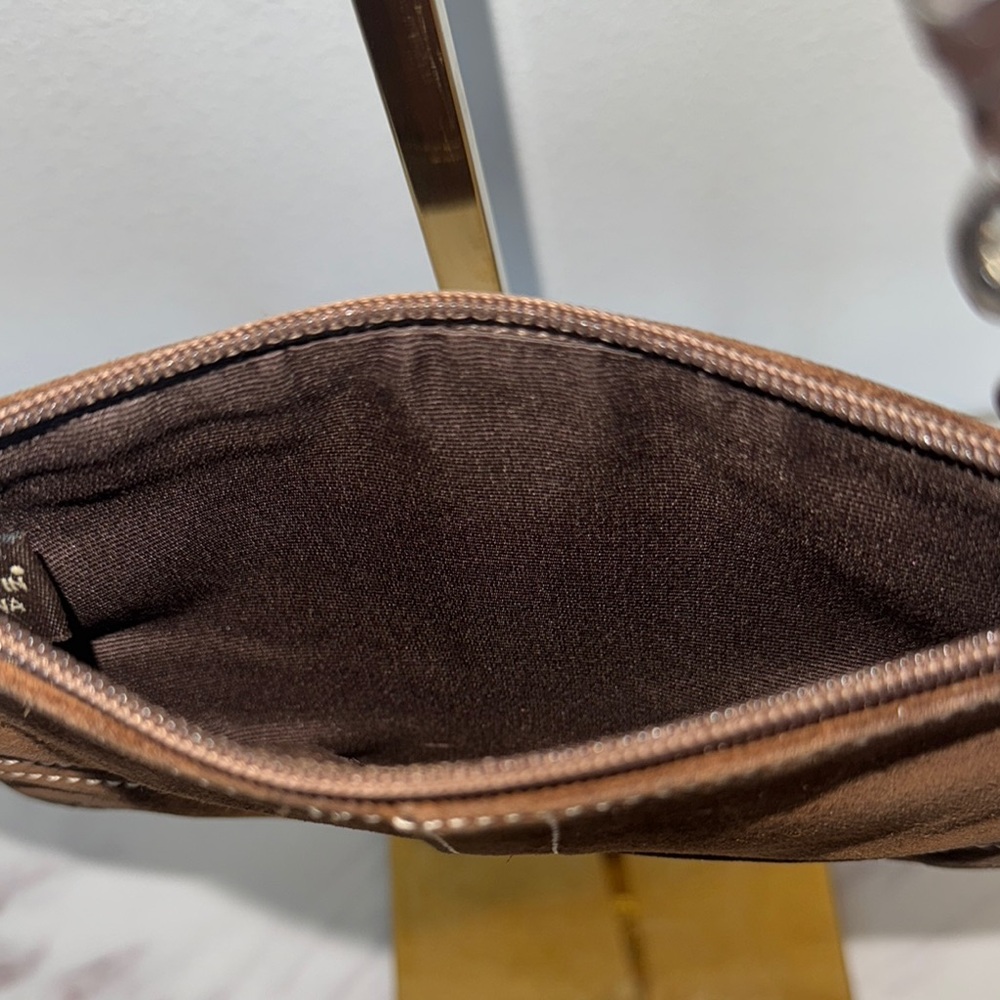 Vintage Coach Brown Wristlet with Plush Suede Finish - Picture 2 of 4